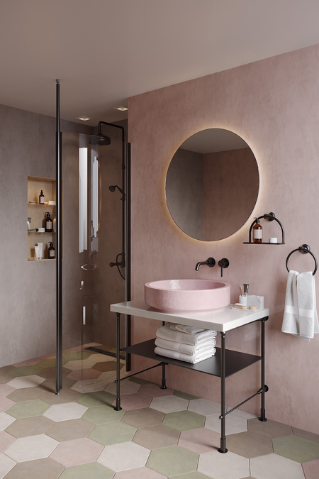Curved shower screen with a telescope Infinia 121
